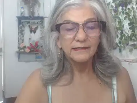 Snapshot of FunnyGrandma chatting on December 2024 07:33:01 PM FunnyGrandma online show from December 2024 07:33:01 PM
