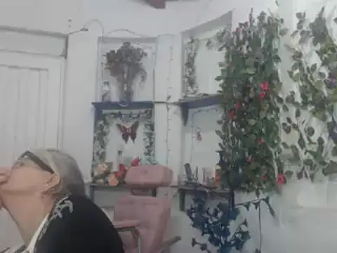 Snapshot of FunnyGrandma chatting on January 2025 01:32:01 AM FunnyGrandma online show from January 2025 01:32:01 AM