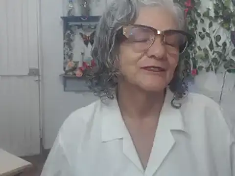 Snapshot of FunnyGrandma chatting on January 2025 09:16:02 AM FunnyGrandma online show from January 2025 09:16:02 AM