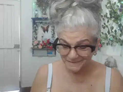 Snapshot of FunnyGrandma chatting on January 2025 07:38:01 PM FunnyGrandma online show from January 2025 07:38:01 PM