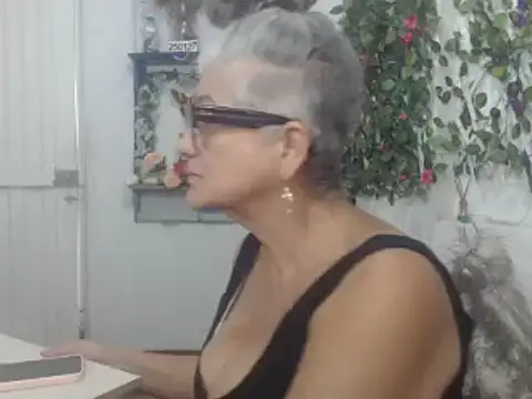Snapshot of FunnyGrandma chatting on January 2025 08:46:02 PM FunnyGrandma online show from January 2025 08:46:02 PM