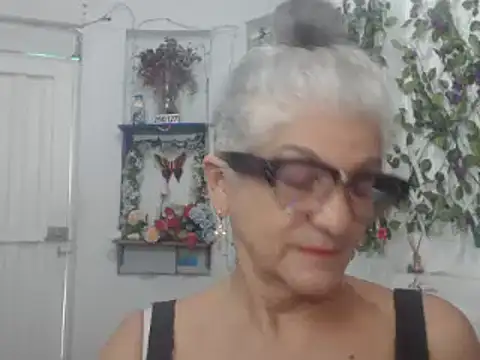 Snapshot of FunnyGrandma chatting on January 2025 07:48:01 PM FunnyGrandma online show from January 2025 07:48:01 PM