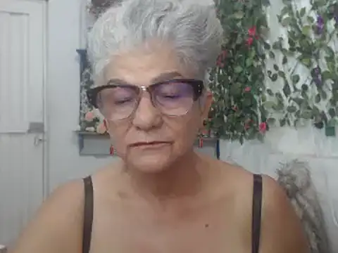 Snapshot of FunnyGrandma chatting on January 2025 06:49:01 AM FunnyGrandma online show from January 2025 06:49:01 AM