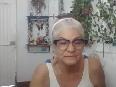 Snapshot of FunnyGrandma chatting on January 2025 09:22:01 PM FunnyGrandma online show from January 2025 09:22:01 PM