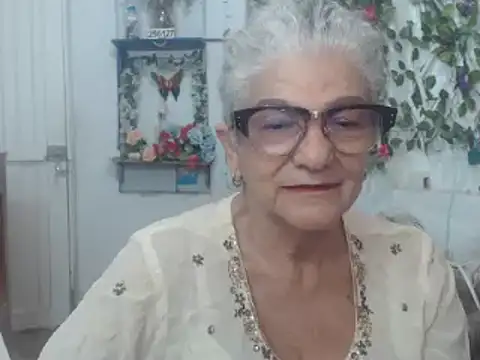 Snapshot of FunnyGrandma chatting on February 2025 12:09:01 AM FunnyGrandma online show from February 2025 12:09:01 AM