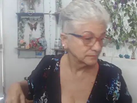 Snapshot of FunnyGrandma chatting on February 2025 06:24:01 PM FunnyGrandma online show from February 2025 06:24:01 PM
