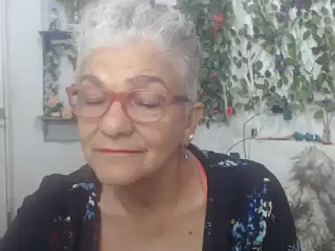 Snapshot of FunnyGrandma chatting on February 2025 02:36:02 AM FunnyGrandma online show from February 2025 02:36:02 AM