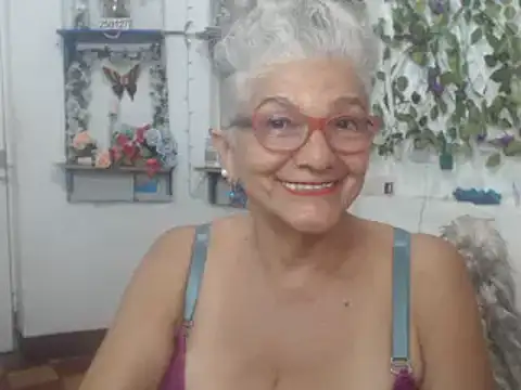 Snapshot of FunnyGrandma chatting on February 2025 05:40:02 AM FunnyGrandma online show from February 2025 05:40:02 AM