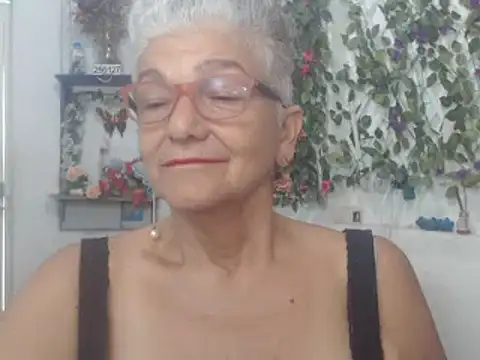 Snapshot of FunnyGrandma chatting on February 2025 06:01:01 PM FunnyGrandma online show from February 2025 06:01:01 PM