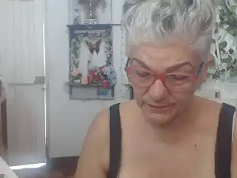 Snapshot of FunnyGrandma chatting on February 2025 05:09:01 PM FunnyGrandma online show from February 2025 05:09:01 PM