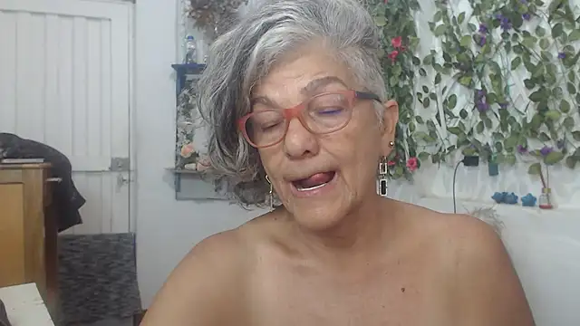 Snapshot of FunnyGrandma chatting on February 2025 04:44:01 AM FunnyGrandma online show from February 2025 04:44:01 AM