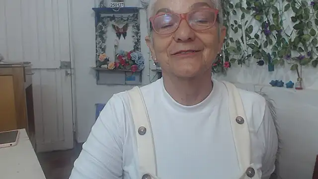 Snapshot of FunnyGrandma chatting on February 2025 01:29:02 AM FunnyGrandma online show from February 2025 01:29:02 AM