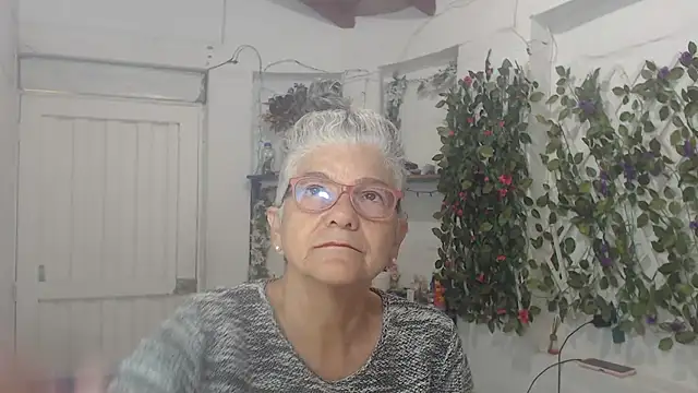Snapshot of FunnyGrandma chatting on February 2025 04:15:01 AM FunnyGrandma online show from February 2025 04:15:01 AM