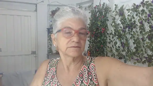 Snapshot of FunnyGrandma chatting on February 2025 02:04:01 AM FunnyGrandma online show from February 2025 02:04:01 AM