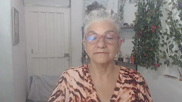 Snapshot of FunnyGrandma chatting on February 2025 01:54:02 AM FunnyGrandma online show from February 2025 01:54:02 AM