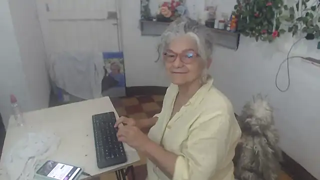Snapshot of FunnyGrandma chatting on February 2025 03:12:02 AM FunnyGrandma online show from February 2025 03:12:02 AM