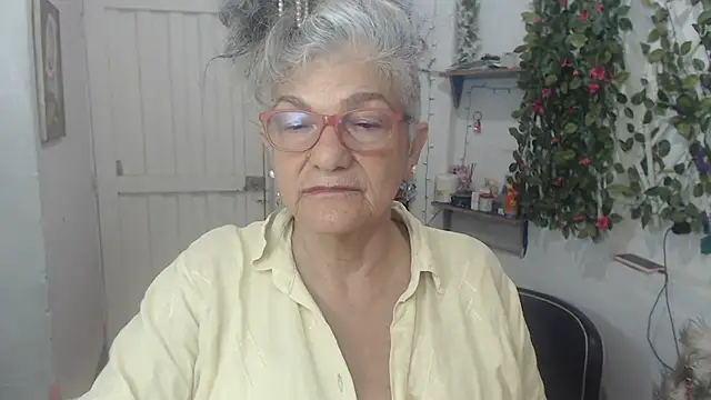 Snapshot of FunnyGrandma chatting on March 2025 06:34:02 PM FunnyGrandma online show from March 2025 06:34:02 PM