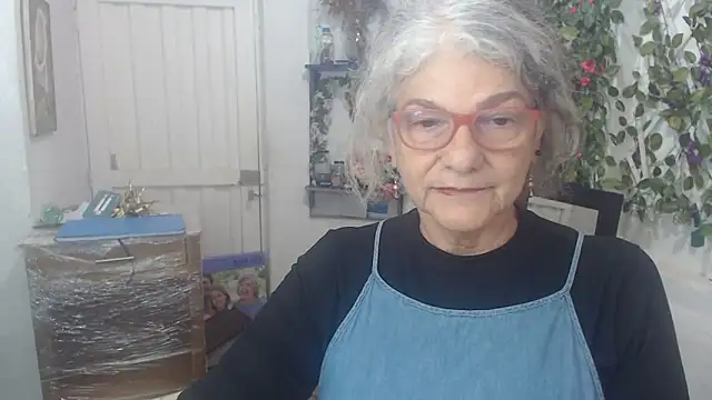 Snapshot of FunnyGrandma chatting on March 2025 01:36:02 AM FunnyGrandma online show from March 2025 01:36:02 AM