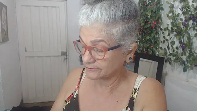 Snapshot of FunnyGrandma chatting on March 2025 12:16:02 AM FunnyGrandma online show from March 2025 12:16:02 AM