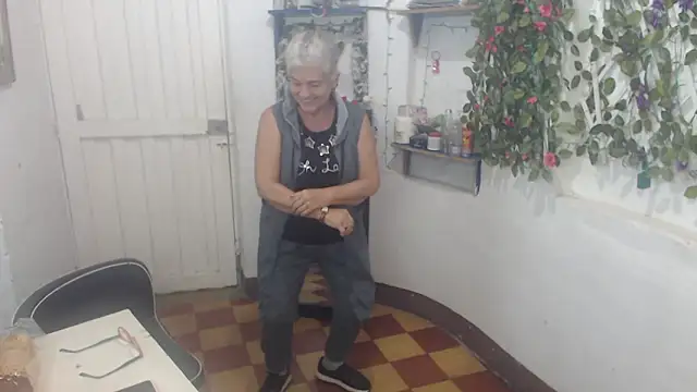 Snapshot of FunnyGrandma chatting on March 2025 11:53:02 PM FunnyGrandma online show from March 2025 11:53:02 PM