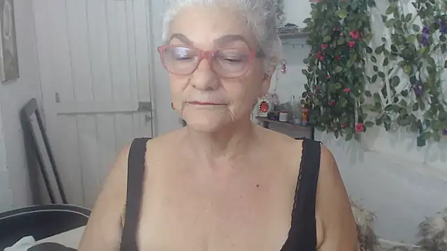 Snapshot of FunnyGrandma chatting on March 2025 04:41:01 AM FunnyGrandma online show from March 2025 04:41:01 AM