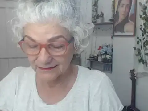 Snapshot of FunnyGrandma chatting on September 2025 01:27:01 AM FunnyGrandma online show from September 2025 01:27:01 AM