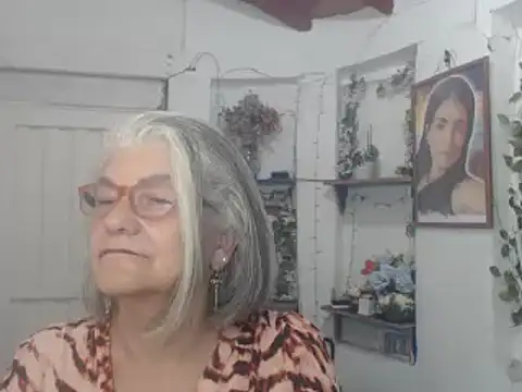 Snapshot of FunnyGrandma chatting on September 2025 01:49:01 AM FunnyGrandma online show from September 2025 01:49:01 AM