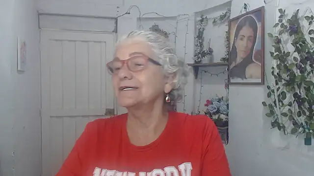 Snapshot of FunnyGrandma chatting on September 2025 02:13:02 AM FunnyGrandma online show from September 2025 02:13:02 AM