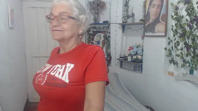 Snapshot of FunnyGrandma chatting on September 2025 01:40:02 AM FunnyGrandma online show from September 2025 01:40:02 AM