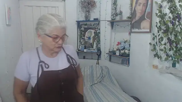 Snapshot of FunnyGrandma chatting on September 2025 11:28:02 PM FunnyGrandma online show from September 2025 11:28:02 PM