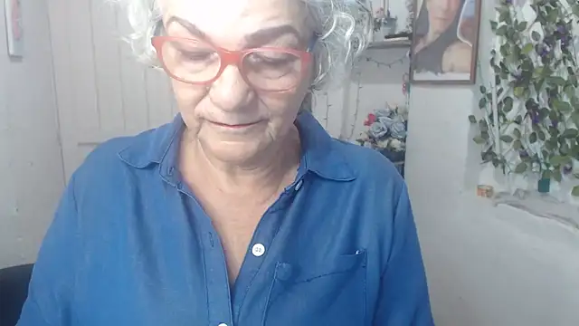 Snapshot of FunnyGrandma chatting on September 2025 12:04:01 AM FunnyGrandma online show from September 2025 12:04:01 AM