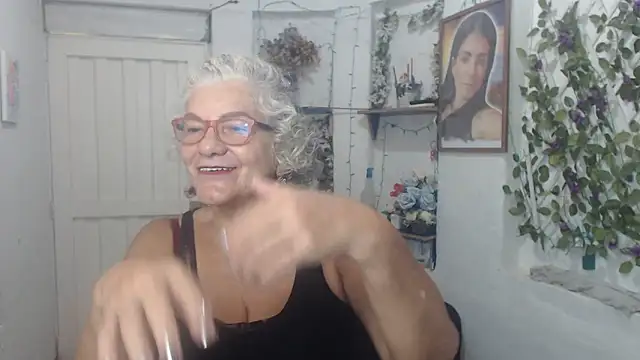 Snapshot of FunnyGrandma chatting on October 2025 10:51:02 PM FunnyGrandma online show from October 2025 10:51:02 PM