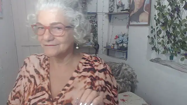 Snapshot of FunnyGrandma chatting on October 2025 12:30:02 AM FunnyGrandma online show from October 2025 12:30:02 AM