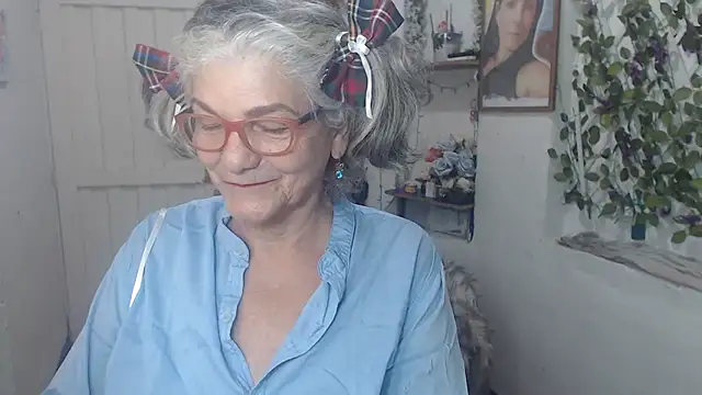 Snapshot of FunnyGrandma chatting on October 2025 11:03:02 PM FunnyGrandma online show from October 2025 11:03:02 PM