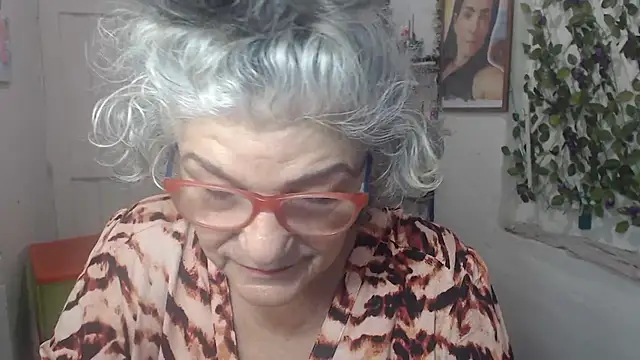 Snapshot of FunnyGrandma chatting on October 2025 06:53:01 PM FunnyGrandma online show from October 2025 06:53:01 PM