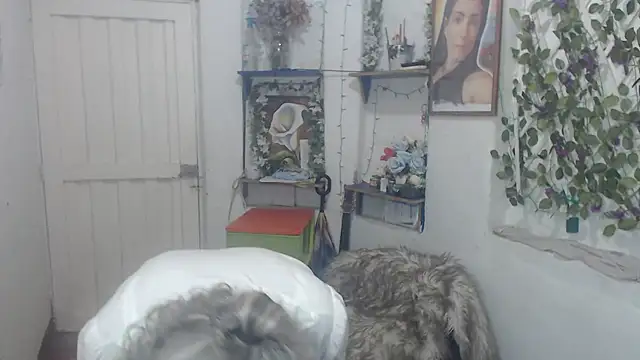 Snapshot of FunnyGrandma chatting on October 2025 02:36:02 AM FunnyGrandma online show from October 2025 02:36:02 AM