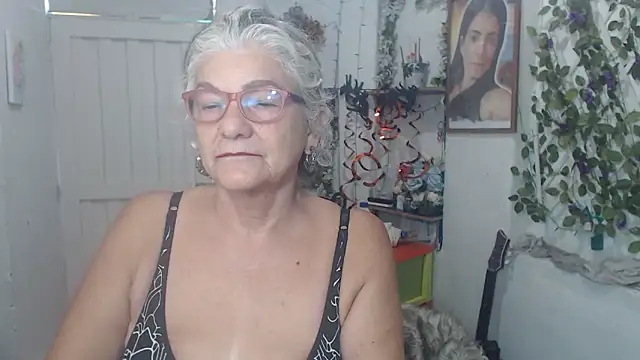 Snapshot of FunnyGrandma chatting on October 2025 03:45:02 PM FunnyGrandma online show from October 2025 03:45:02 PM