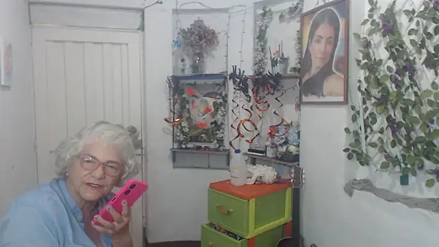 Snapshot of FunnyGrandma chatting on October 2025 02:34:01 AM FunnyGrandma online show from October 2025 02:34:01 AM