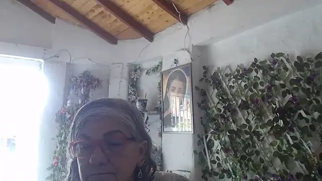 Snapshot of FunnyGrandma chatting on October 2025 03:02:02 PM FunnyGrandma online show from October 2025 03:02:02 PM