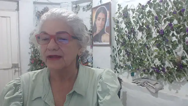 Snapshot of FunnyGrandma chatting on October 2025 03:07:02 AM FunnyGrandma online show from October 2025 03:07:02 AM
