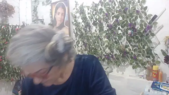 Snapshot of FunnyGrandma chatting on November 2025 09:39:01 PM FunnyGrandma online show from November 2025 09:39:01 PM