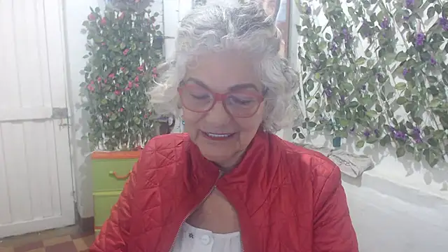 Snapshot of FunnyGrandma chatting on November 2025 11:59:01 PM FunnyGrandma online show from November 2025 11:59:01 PM