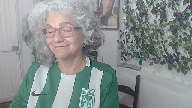 FunnyGrandma online show from November 2025 01:26:02 AM