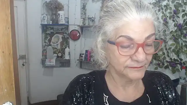 FunnyGrandma online show from May 2026 03:34:01 AM