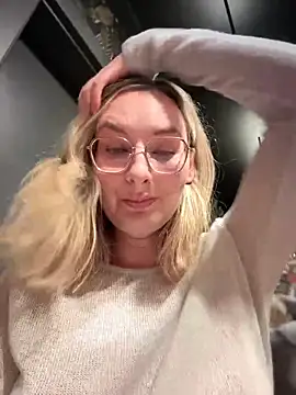 The Snowwhitee online show from March 2025 07:06:02 PM