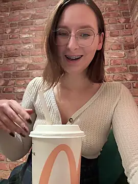 The Snowwhitee online show from November 2025 09:14:02 PM