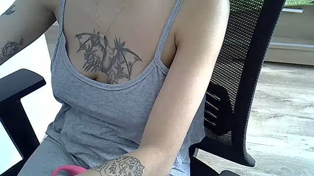 Snapshot of blackmodel chatting on December 2024 01:23:02 PM blackmodel online show from December 2024 01:23:02 PM