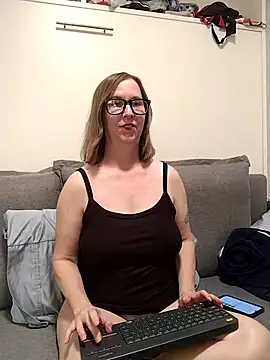 Snapshot of SweetandNaughty1 chatting on March 2026 04:27:01 AM SweetandNaughty1 online show from March 2026 04:27:01 AM