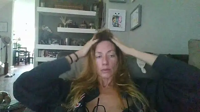 Snapshot of Rhodesxox chatting on October 2025 06:38:02 PM Rhodesxox online show from October 2025 06:38:02 PM