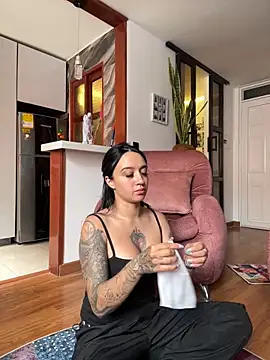 Snapshot of EmmyEvans1 chatting on February 2025 08:45:02 PM EmmyEvans1 online show from February 2025 08:45:02 PM